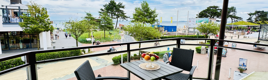 überdachter Balkon mit Blick zur Ostsee und Seebrücke